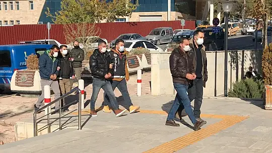 Sırt çantasından 2,5 kilo uyuşturucu çıktı