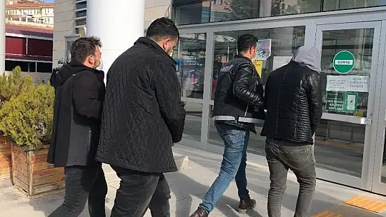 Şüpheli araçta 10 kilo uyuşturucu ele geçirildi