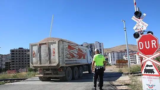Sürücülerin aldığı riskler hemzenin geçitlerde kazaya neden oluyor