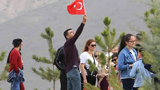 Türk Yıldızlarından Tunceli'de nefes kesen görüntüler