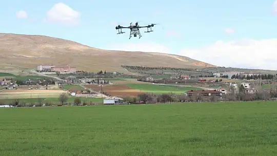 Türkiye'de bir ilk: Dron ile ücretsiz ilaçlama