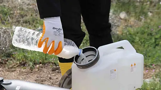 Türkiye'de bir ilk: Dron ile ücretsiz ilaçlama
