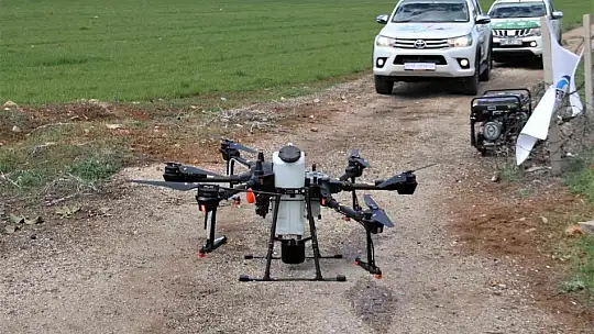 Türkiye'de bir ilk: Dron ile ücretsiz ilaçlama