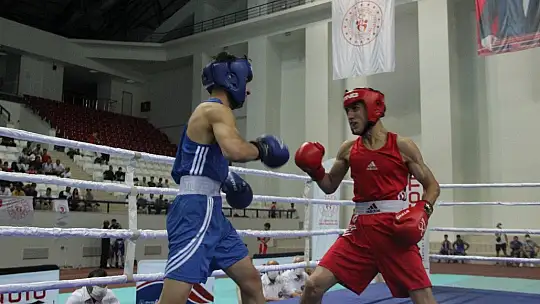 Türkiye Gençler Ferdi Boks Şampiyonası Elazığ'da başladı
