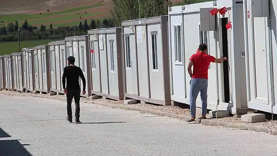 Ukrayna'dan tahliye eden Ahıska Türkleri: 'Türkiye ve bayrağımız için canımızı vermeye hazırız'