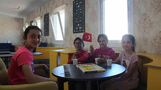 Ukrayna'dan tahliye eden Ahıska Türkleri: 'Türkiye ve bayrağımız için canımızı vermeye hazırız'