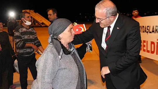 Ukrayna'dan tahliye edilen Ahıska Türklerinin üçüncü kafilesi de Elazığ'a geldi