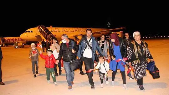 Ukrayna'dan tahliye edilen Ahıska Türklerinin üçüncü kafilesi de Elazığ'a geldi