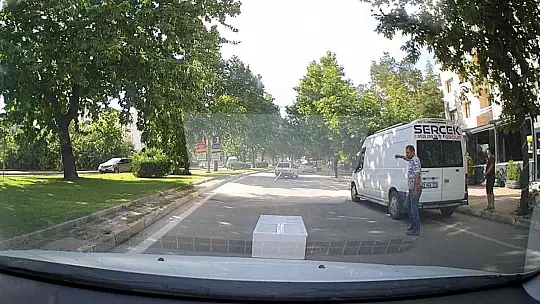 Umursamaz sürücünün trafikteki tehlikeli yolculuğu