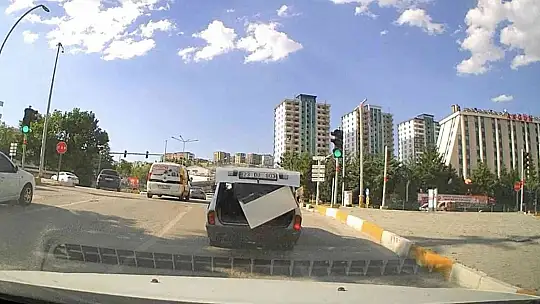 Umursamaz sürücünün trafikteki tehlikeli yolculuğu