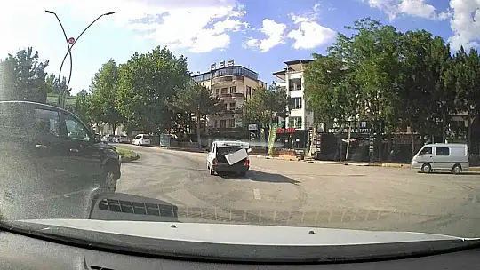 Umursamaz sürücünün trafikteki tehlikeli yolculuğu