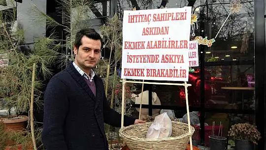 Üniversitedeyken sevdiğine hediye alamayan çiçekçiden 'Askıda Çiçek' kampanyası