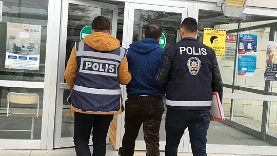 Uyuşturucu tacirine şok baskın, hepsi odunluktan çıktı