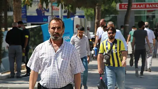 Vaka sayısının en çok arttığı Elazığ'da maskesiz vatandaş, herkesi maske takmaya davet etti