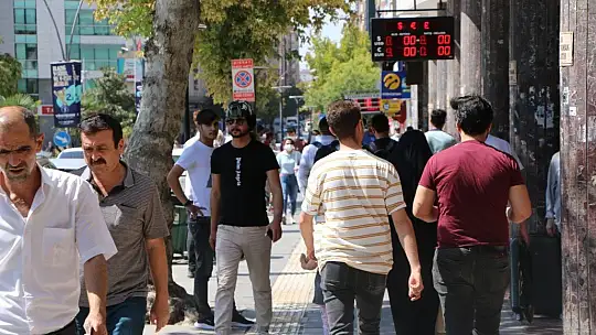Vaka sayısının en çok arttığı Elazığ'da maskesiz vatandaş, herkesi maske takmaya davet etti