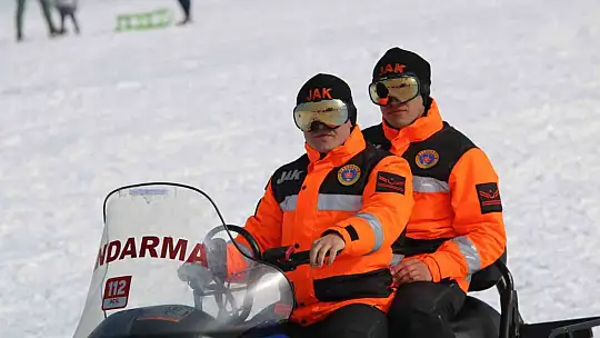 Vatandaşlar Hazarbaba Kayak Merkezine akın etti