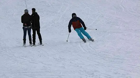 Vatandaşlar Hazarbaba Kayak Merkezine akın etti