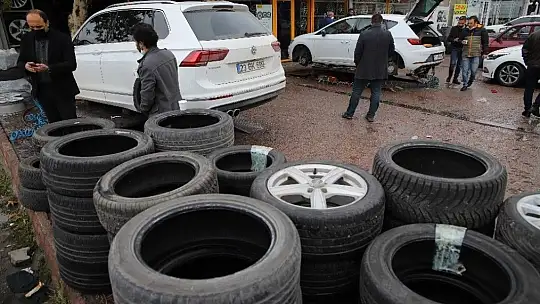 Yağış geldi, yasak başlamadan oto lastikçilerde yoğunluk başladı