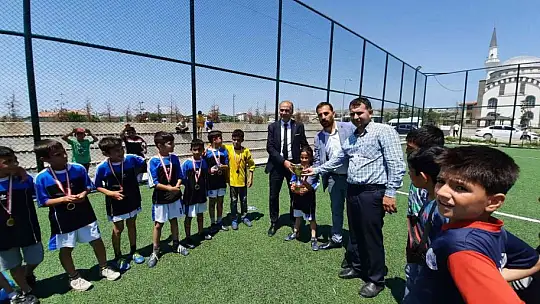 Yazıkonak Belediyesi sponsor oldu, öğrenciler futbol turnuvasıyla eğlendi