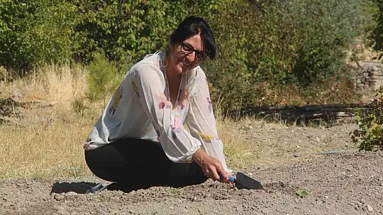 Yıllarca kaldığı Fransa'da en iyi fakültede doktora yaptı, köyüne dönüp tarıma başladı