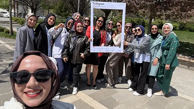 'Adım Adım Geleceğe Ebeler Yürüyor' etkinliği