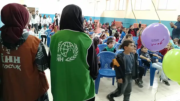 İHH'dan Öğrencilere Diş Sağlığı Eğitimi
