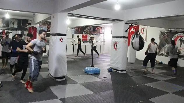 Kick boksçular, dan sınavlarına hazırlanıyor