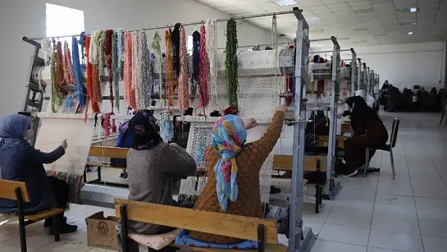 Mahalledeki sosyal tesis, 13 yıldır kadınlara iş kapısı oluyor