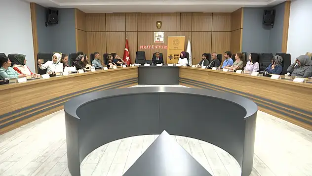 Prof. Gömleksiz'den, 'Şehir ve Eğitim' konulu sunum