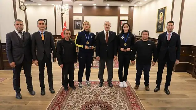 Şampiyon boksörler Vali Dr. Toraman'ı ziyaret etti