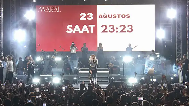 Sanatçı Maral hemşehrileriyle buluştu