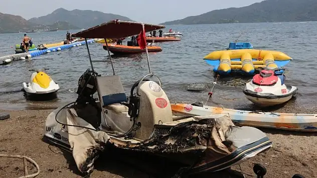 Marmaris'te su sporları merkezi ateşe verildi, turistler cep telefonlarına sarıldı