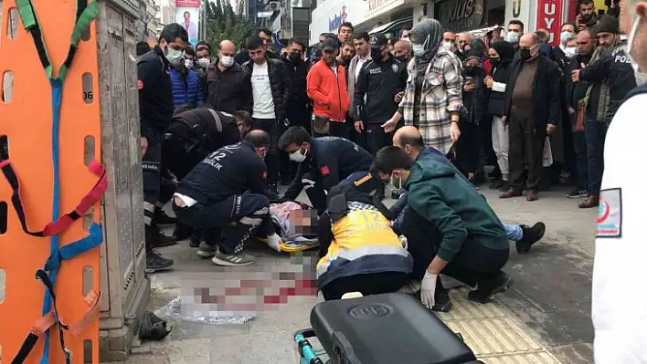 10'uncu kattan kendini boşluğa bıraktı, aşağıdaki vatandaşın üzerine düştü: 1 ölü, 1 yaralı