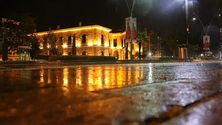 17 günlük kısıtlama başladı, Elazığ sessizliğe büründü