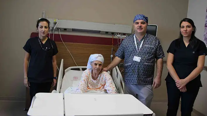 70 yaşındaki hasta akım yönlendirici stent ile sağlığına kavuştu