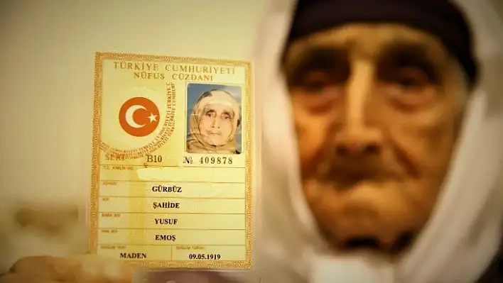 80 torunlu 102 yaşındaki Şahide nine, Covid-19'u evinde yendi