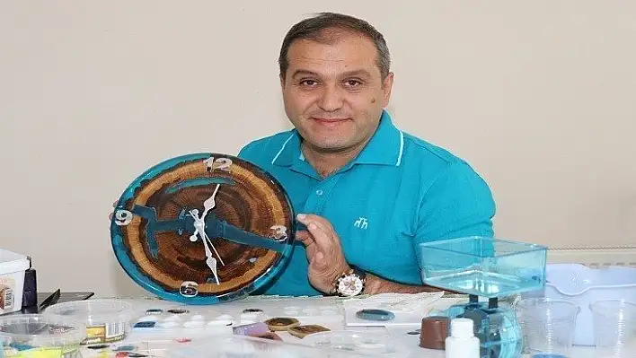 Ağaç parçalarını sanata dönüştürüyor