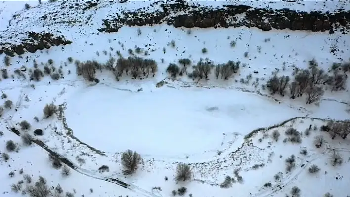 Ağın'da buz tutan tektonik Sülüklü göl, dron ile görüntülendi