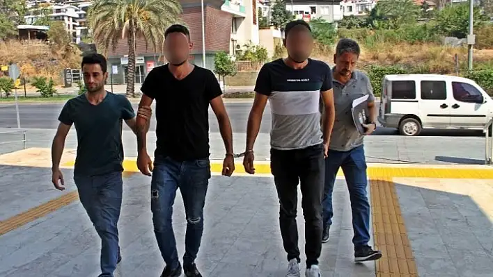 Alanya'da 2 kardeş 2 kilogram uyuşturucuyla yakalandı