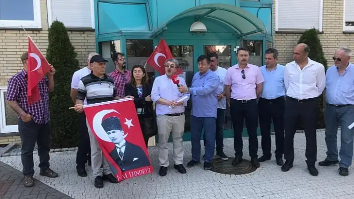 Almanya'da Ermeni anıtı dikilmesine Türklerden tepki