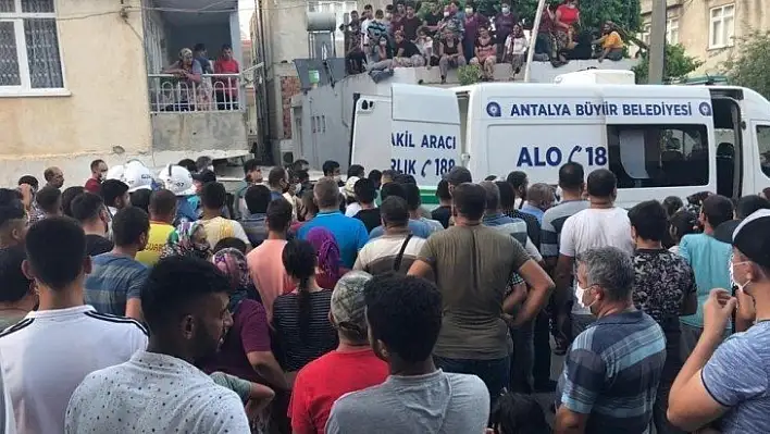 Antalya'da öfkeli koca dehşeti: Karısını bıçaklayarak öldürdü