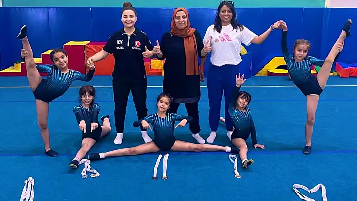Artistik Jimnastikte kürsü Elazığ'ın