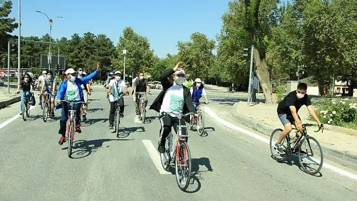 Avrupa Hareketlilik Haftası kapsamında vali ve başkan  pedal çevirdi