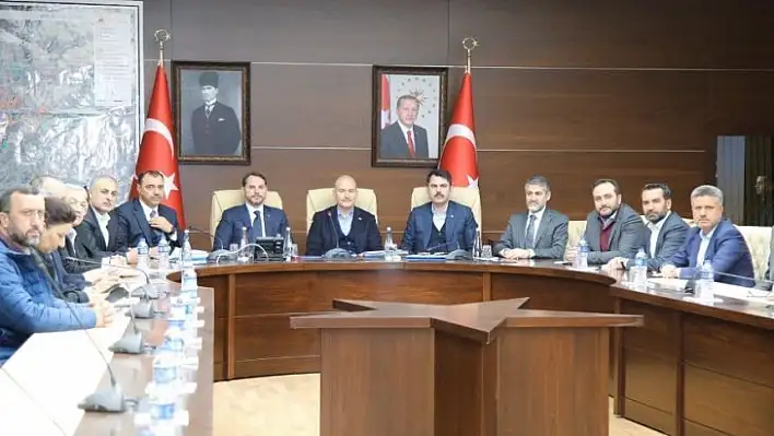 Bakan Albayrak: 'Elazığ ve Malatya'da yaraları hızlıca saracağız'