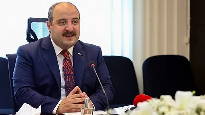 Bakan Varank: 'Tüm dünyanın gıptayla izlediği SİHA'larımızı Ukrayna'ya tedarik ediyoruz'