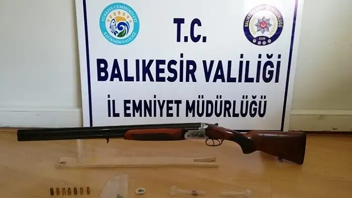 Balıkesir'de polis 5 silah yakaladı