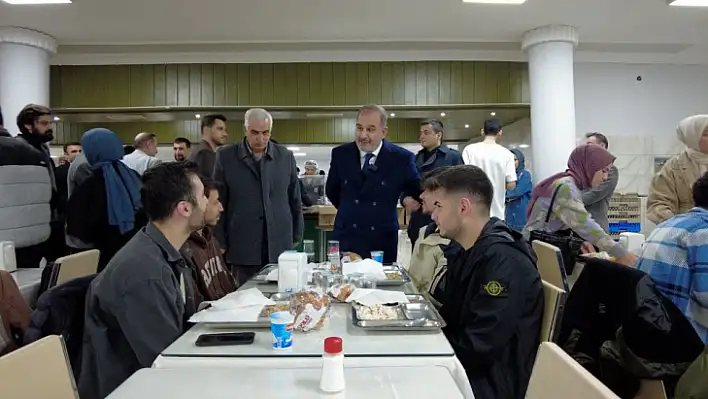 Başkan Alan, öğrencilerle iftarda buluştu 