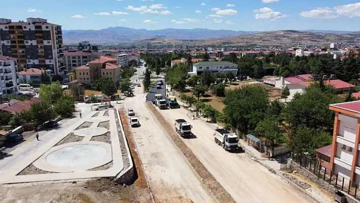 Başkan Şerifoğulları, asfalt serim çalışmalarını inceledi