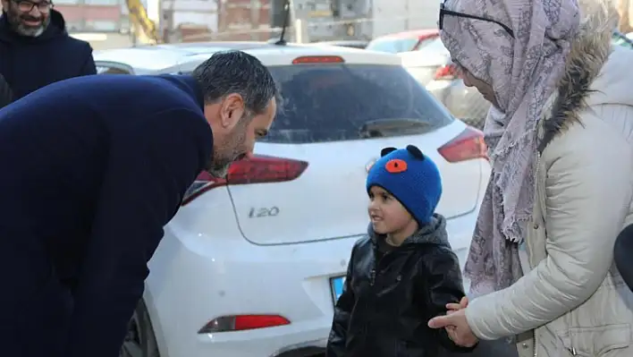 Başkan Şerifoğulları depremin ardından şehir genelinde incelemelerde bulundu