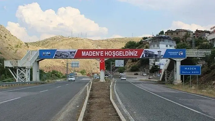 Belediye Başkanı İlçe Girişine Tabela Astırdı